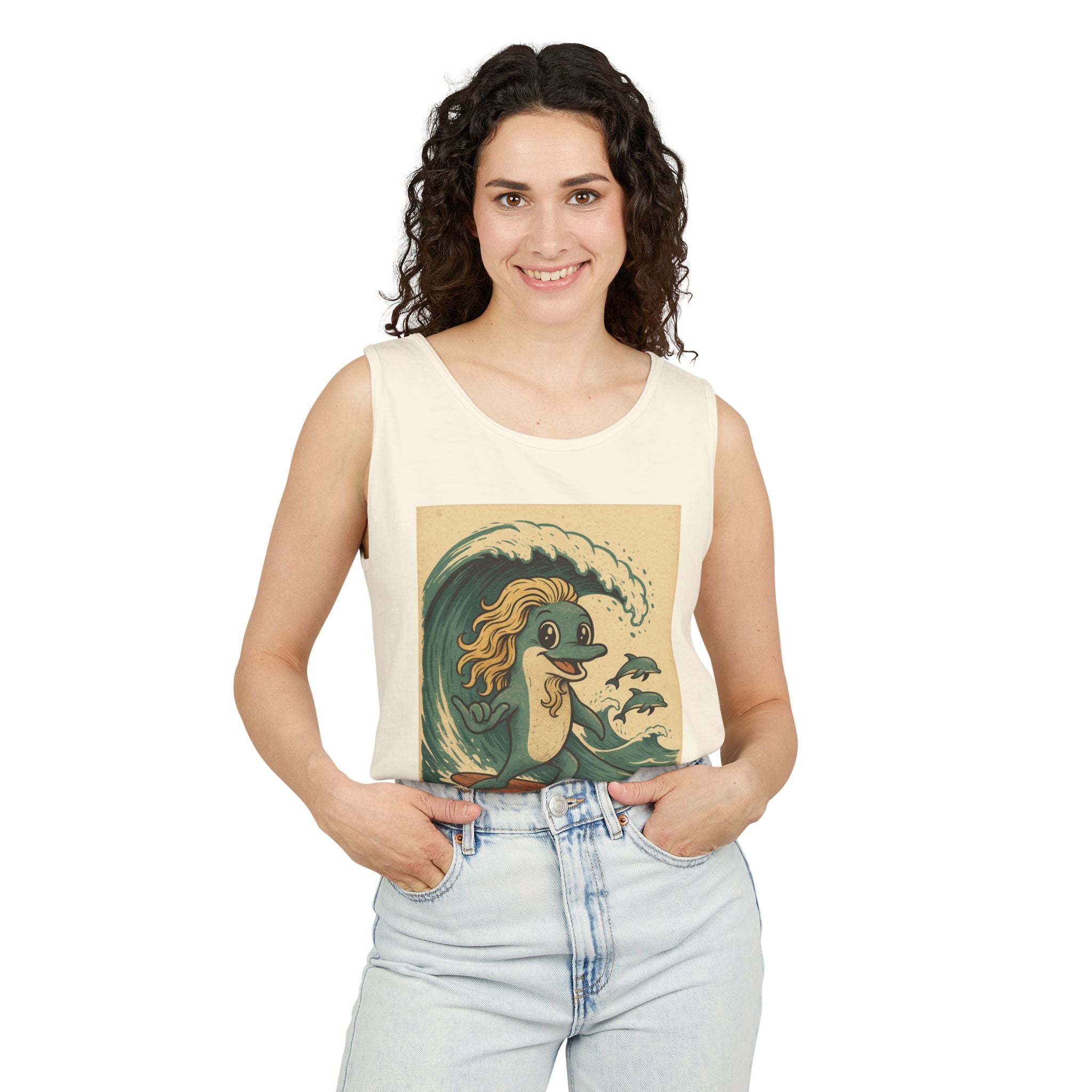 Unisex Tank Top „Surfing Dolphin“ – Lustiger Retro-Delfin-Print im Vintage-Surf-Style aus weicher Bio-Baumwolle